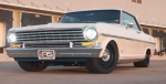 Chevy Nova Pocket Rocket 1963 года ощущается как спальное место с турбонаддувом мощностью более 850 л. с. — потому что так оно и есть!