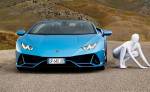 Lamborghini Huracan Evo Spyder в самой странной фотосессии в истории