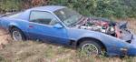 Pontiac Firebird 1985 года сидит во дворе и умоляет о полной реставрации