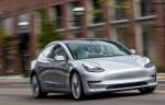 Tesla добавляет Lane-Keeping Assist через обновление программного обеспечения