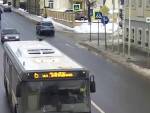 Автобус с пассажирами на полном ходу потерял колесо в подмосковном Серпухове
