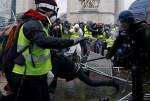 Число пострадавших при столкновениях в Париже возросло до 65 человек