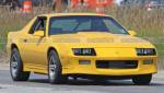 Это Chevy Camaro 80-х, скрывающий новый двигатель Crate?