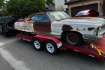 Этот Pontiac Grand Prix 1965 года продается за деньги, вырученные на пиво. Требуется полная реставрация.
