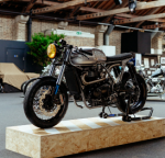 Этот восхитительный кастомный Triumph Thruxton R был построен инженером F1