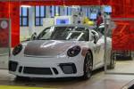 Финальный 991-й поколения Porsche 911 сходит с производственной линии
