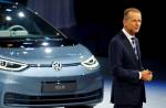 Генеральный директор Volkswagen стремится поймать Теслу в гонке EV