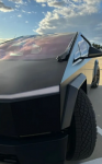 Ким Кардашьян — «крутая мама-автомобиль» со своим новым Tesla Cybertruck