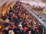 Мужчина, "остановивший" зеленую ветку метро, выжил после падения на рельсы