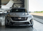 Мужчина покупает почти новый Cadillac CT5-V Blackwing 2024 года в цвете Argent Silver за $13 000 ниже рекомендованной розничной цены