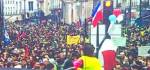Недалеко от Триумфальной арки против протестующих применили газ