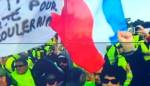 Парижская полиция задержала тридцать "желтых жилетов"