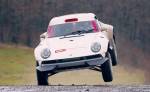 Посмотрите, как внедорожный Porsche 911 Singer получает безумный воздух