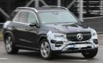Прототипы Snooty 2024 Mercedes GLE скрывают незначительные изменения под камуфляжным камуфляжем