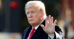 Слишком сложно: Трамп опять не смог совладать с зонтом и выкинул его