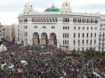 Сотни тысяч активистов вновь протестуют в Алжире против президента
