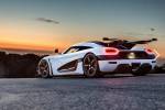 Только Bugatti Carmaker, который печатает 3D титановые выхлопы