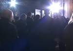 Тысячи сербов собрались у храма Святого Саввы в ожидании Путина