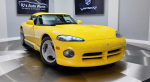У Dodge Viper R/T 10 1994 года редкого цвета есть все: небольшой пробег, низкая цена, полностью оригинальный
