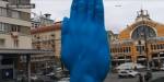 В Киеве на месте Ленина выросла гигантская синяя рука