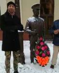 В Минске задержали активистов, возложивших похоронный венок к скульптуре городового