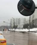 "В Москву только на лодке": потоп на Липецкой улице сняли на видео