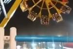В Пакистане аттракцион упал и придавил посетителей