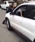 В Видном женщина прокатила на капоте машины полицейского