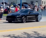 Видео: Ford Mustang выдерживает испытание Burnout и врезается в невинный Corvette