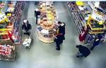 Видео: компания устроила неоплаченный банкет с коньяком и икрой посреди магазина