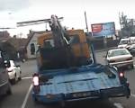 Видеофакт: В Гомеле эвакуатор сбил пешехода откидным упором