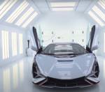 Владелец Lamborghini Sian прибыл на завод, чтобы увидеть свой 95-процентный комплектный автомобиль