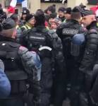 Во Франции в ходе акции протеста "желтых жилетов" погибла женщина